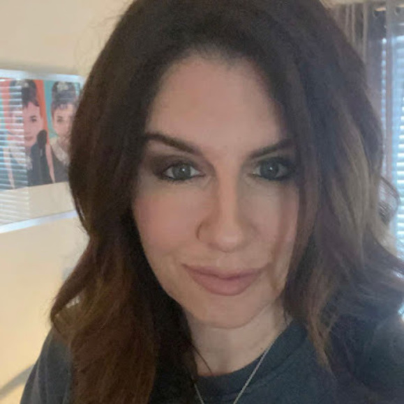 Meet your Posher, Christie - Picture 1 of 1